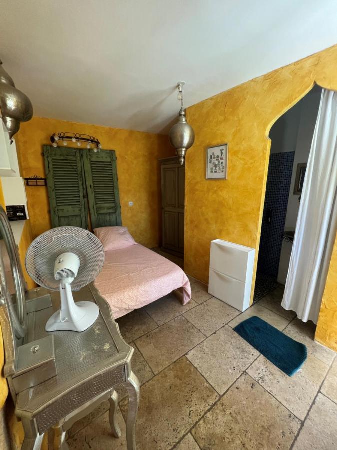 Maison D'Hotes Le Mas De Lila Vers Pont du Gard Zewnętrze zdjęcie